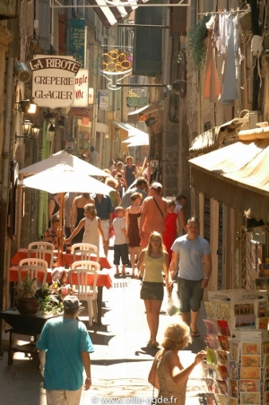 Rue de l'amour pendant la saison estivale