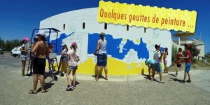 Fresque murale à l'entrée de la plage de la Roquille juin2015