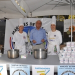 Dégustation de soupe sur le marché agathois