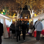 Le Père Noël s’est promené au travers des marchés de la ville