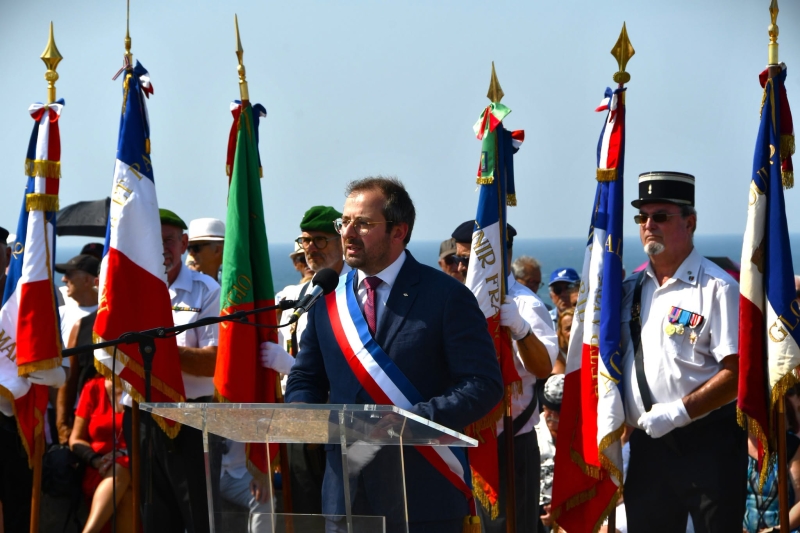 Je veux rendre ici hommage à leur mobilisation exceptionnelle dans cette armée Je veux rendre ici hommage à leur mobilisation exceptionnelle dans cette armée