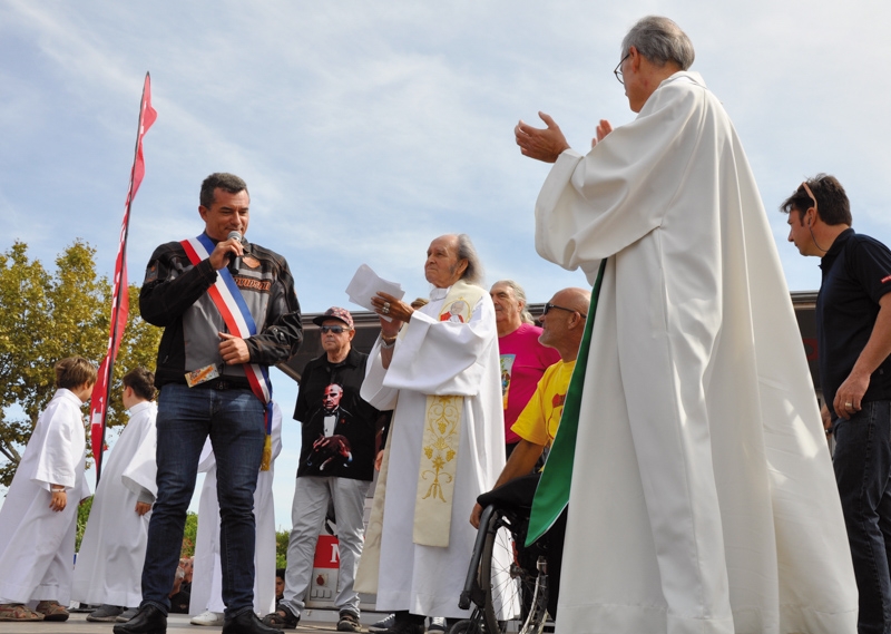 La Bénédiction des bikers par le «Curé des Loubards»  a clôturé la 29ème Brescoudos Bike Week