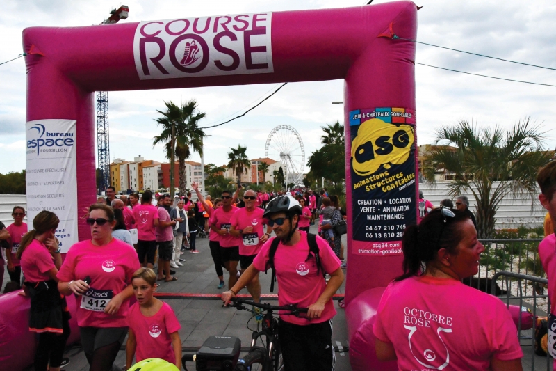 Nuée de rose sur le Cap d’Agde : plus de 1100 participants  pour lutter contre le cancer !