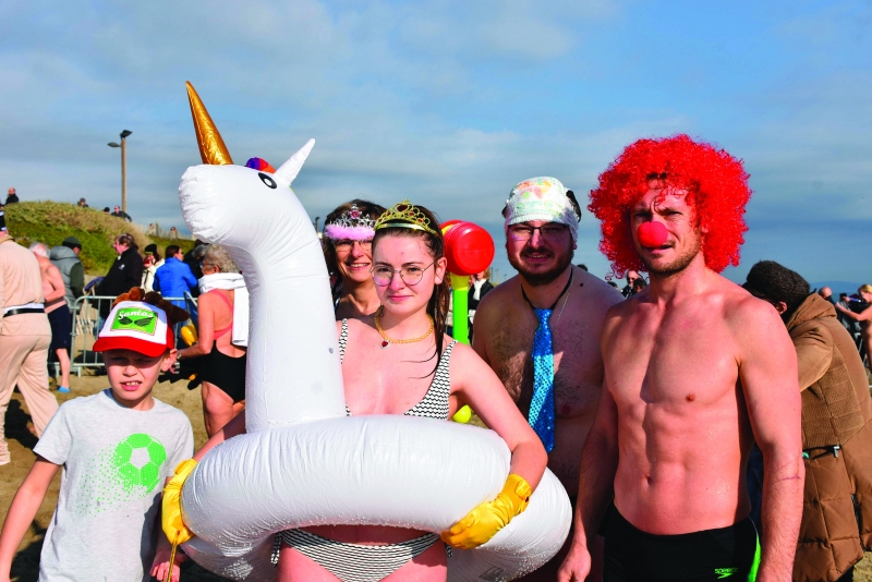 2019 a pris fin de manière festive avec le dernier bain de l’année 