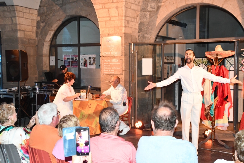 Le Tour du Monde en chansons de Jean-Pierre Torrent et sa troupe a séduit le Coeur de Ville