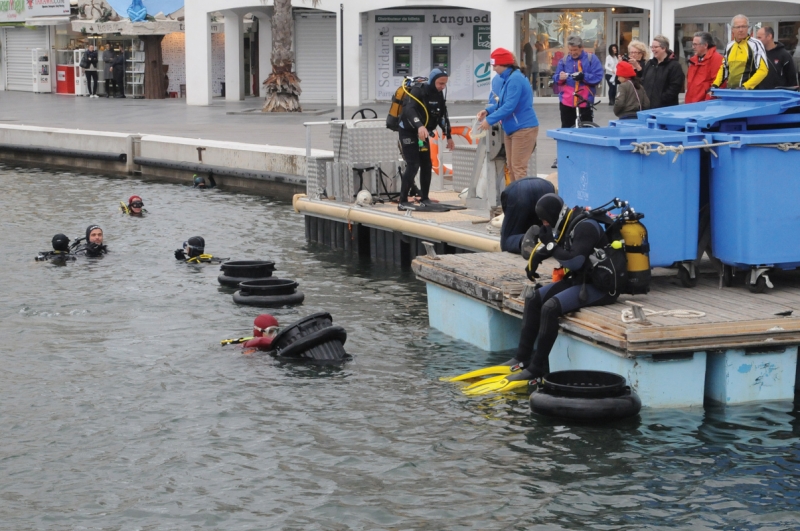 Opération de ramassage des déchets maritimes  sur le Centre-Port du Cap d’Agde