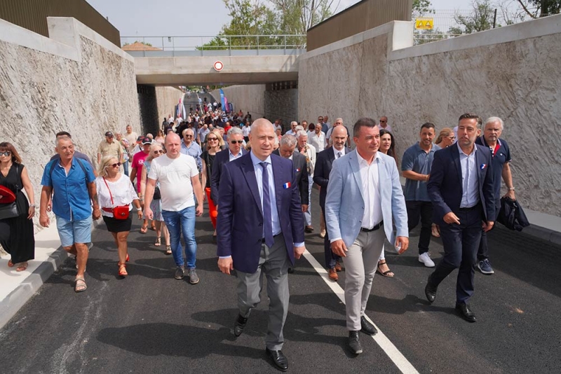 Un pont-rail à la place du passage à niveau