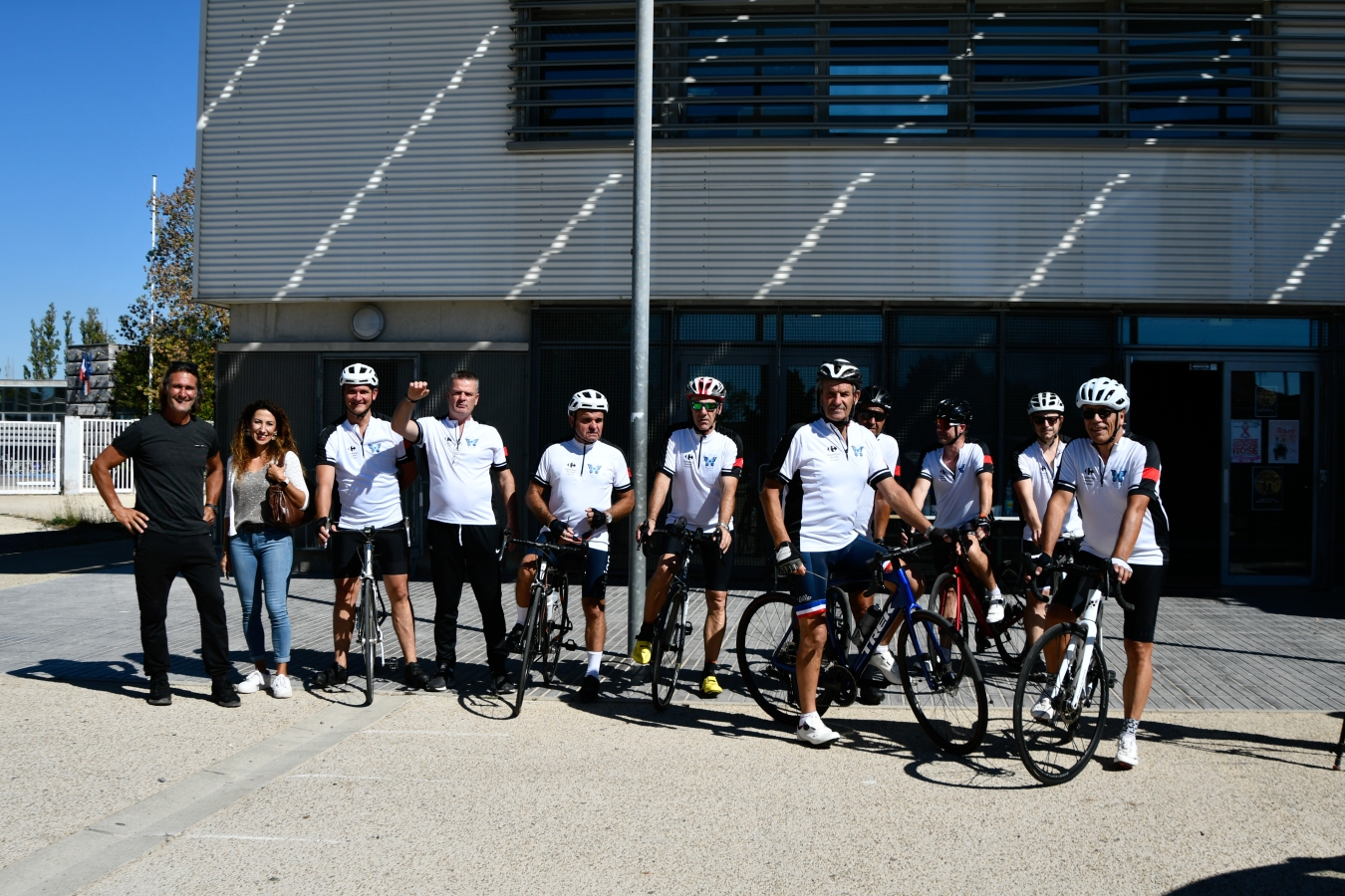 des maires de l’hérault parcourent 250 km à vélo en soutien à l’association tigana