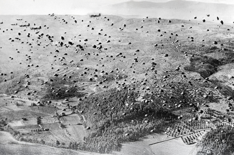 Parachutages au dessus du secteur du Muy et de La Motte