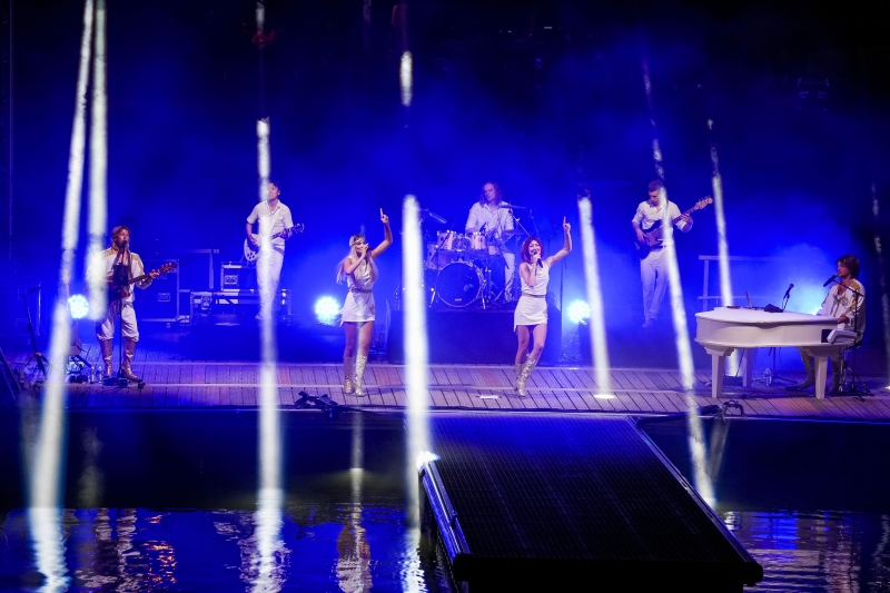 L’ABBA Mania a déferlé sur la scène flottante