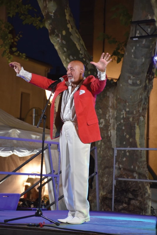 Le ténor Jean-Pierre torrent a enchanté la place de la Marine