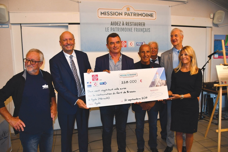 Remise du chèque pour la restauration du «Fort de Brescou» par la Française Des Jeux