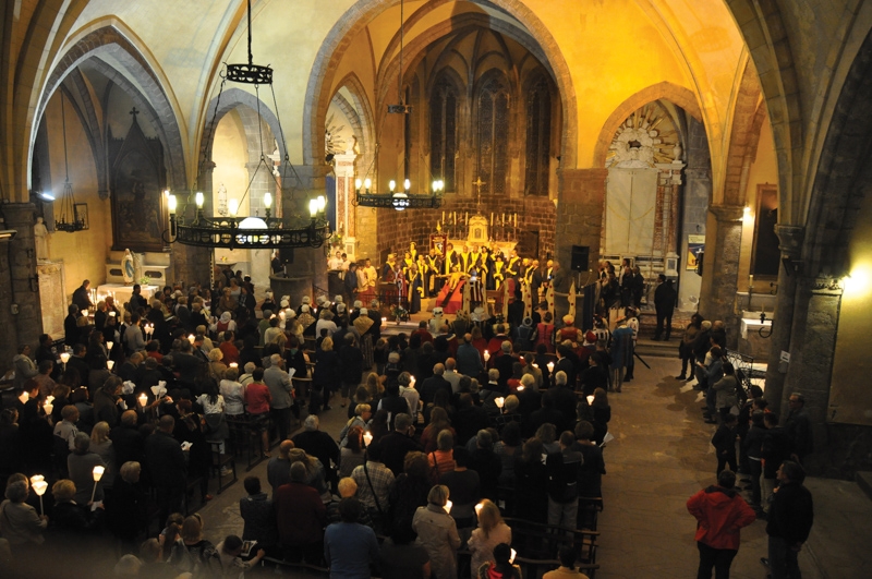 Tradition et recueillement pour la procession du Saint-Christ