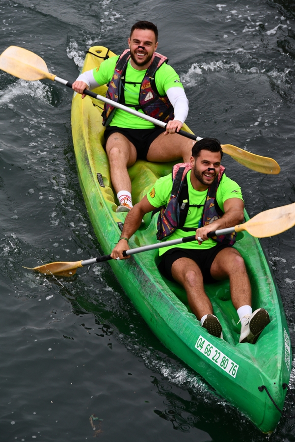 Tout sourire sur le canoë