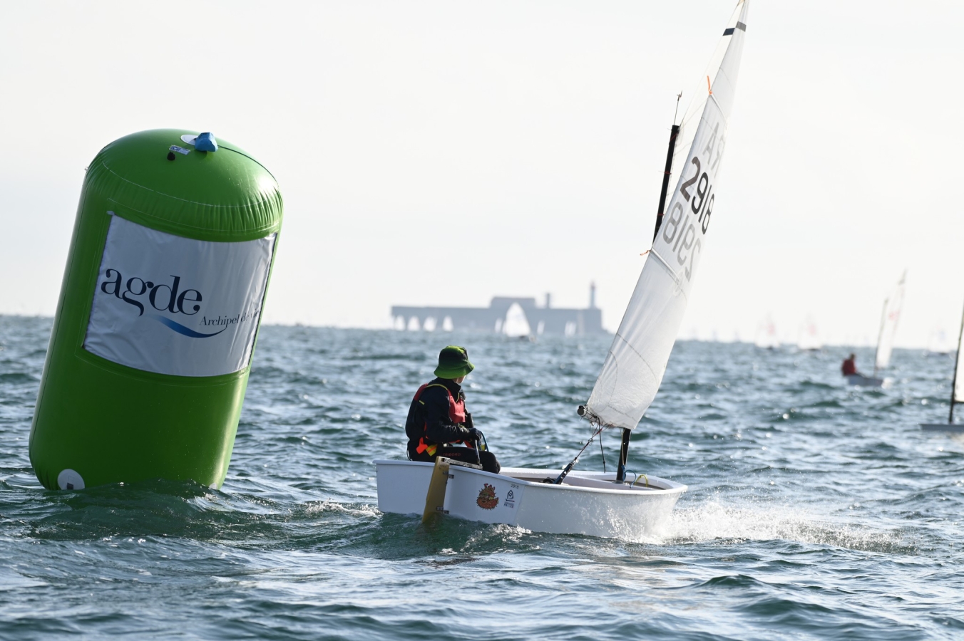 Jeunes skippers navigants vers Brescou