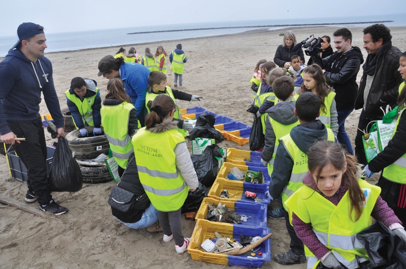 Une opération de dépollution à la plage de la Tamarissière