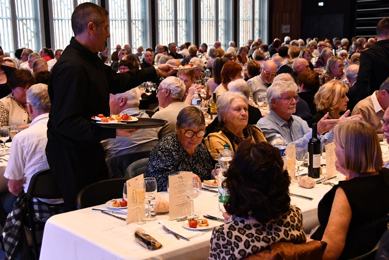 Les repas-spectacles de la Ville enchantent nos aînés au Palais des Festivités