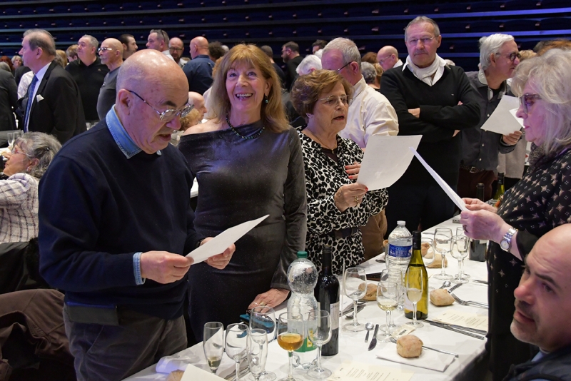 Les repas-spectacles de la Ville enchantent nos aînés au Palais des Festivités