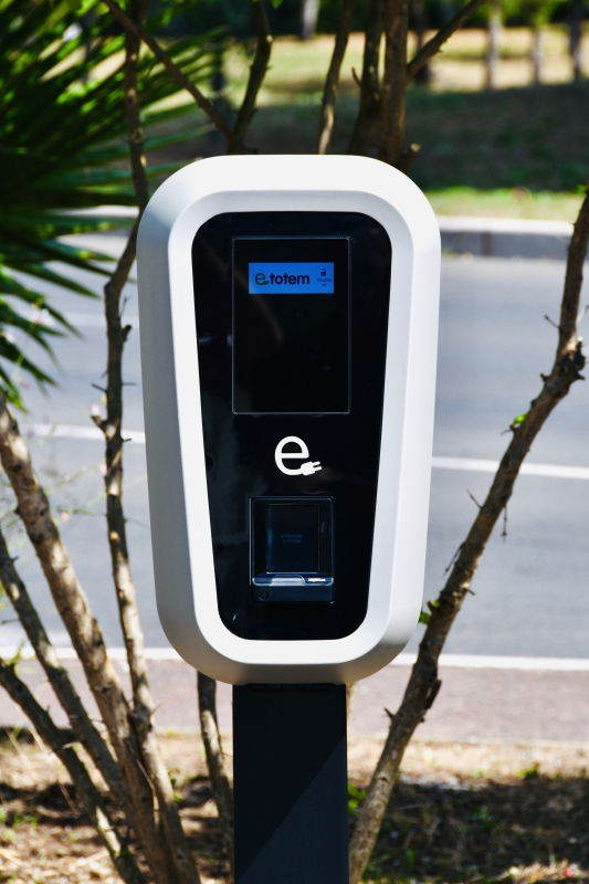 LA COMMUNAUTÉ D'AGGLOMÉRATION HÉRAULT MÉDITERRANÉE INAUGURE SES PREMIÈRES STATIONS DE RECHARGE ÉLECTRIQUE À AGDE ET FAIT UN PAS DE PLUS VERS UNE TRANSITION ÉNERGÉTIQUE DURABLE