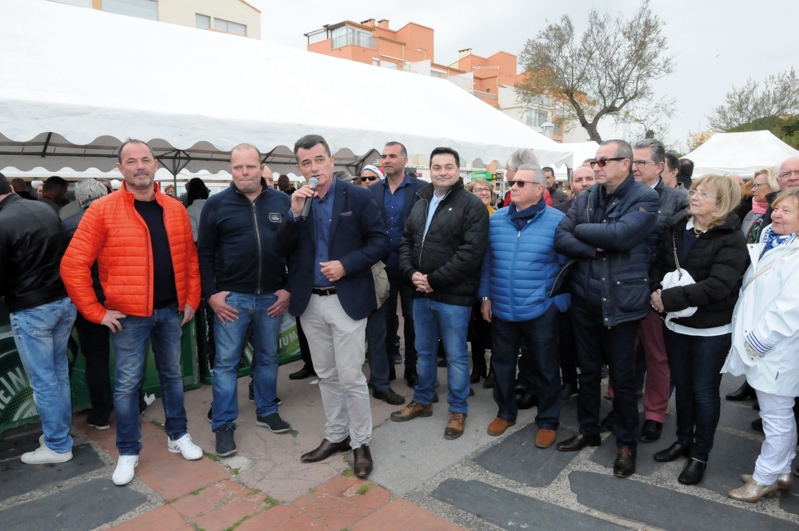 Le week-end du 7 et 8 avril n’aura pas manqué de piquant dans le quartier du Môle au Cap d’Agde. En effet, l’association de l’Oursinade du Môle a organisé la première édition de l’«Oursinade», la fête de l’oursin. 