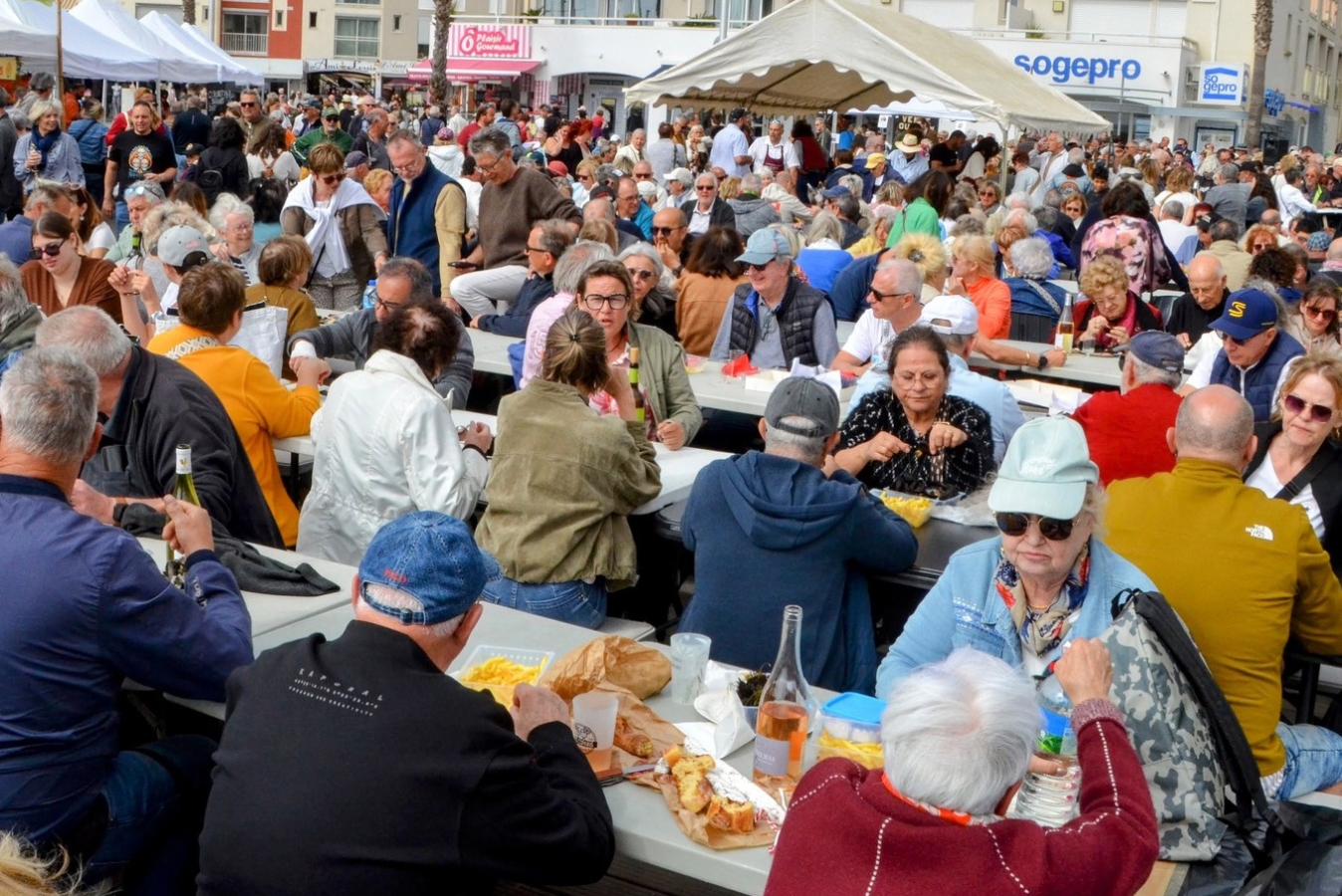 L ambiance conviviale de l Oursinade du Cap d'Agde