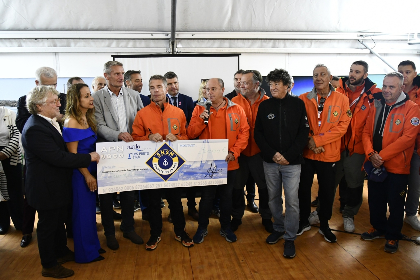 26ème Salon nautique du Cap d Agde : remise de chèque à la SNSM