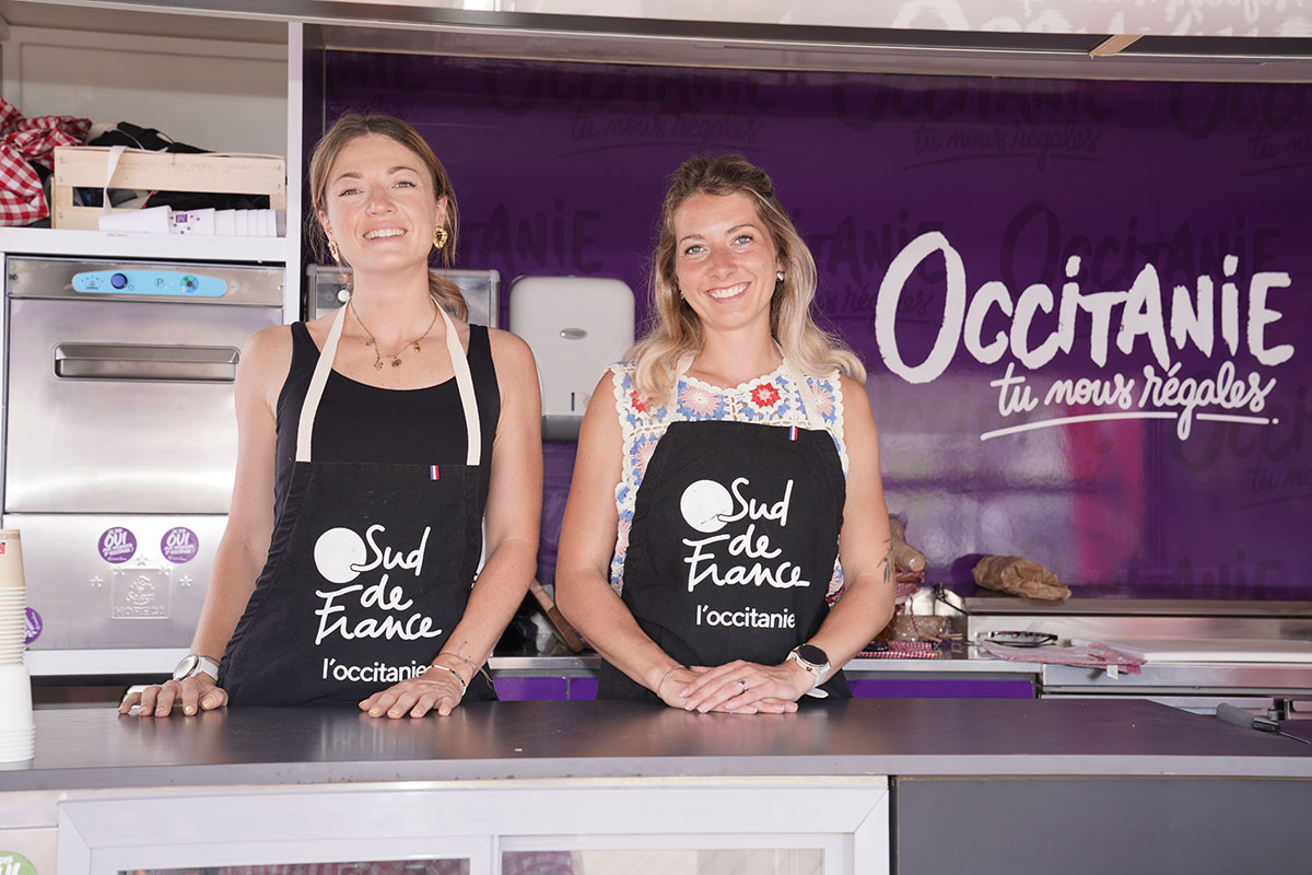 Vinocap 2025 le food-truck de la Région Occitanie tout sourire